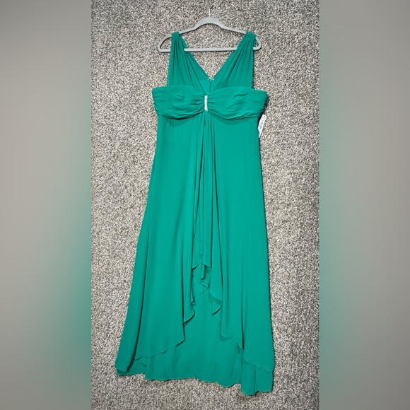 NWT R&M Richards Pinch Front Rhinestone Flyaway Gown Size 18 - Picture 3 of 6